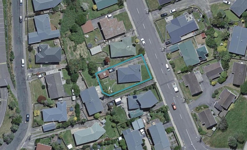 106 Beazley Avenue, Paparangi, Wellington - Carousel 1
