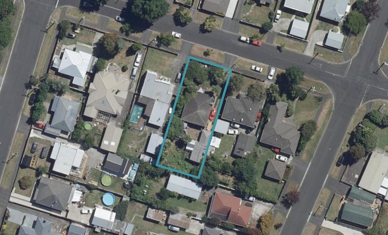11 Sayer Street, Frankton, Hamilton - Carousel 1