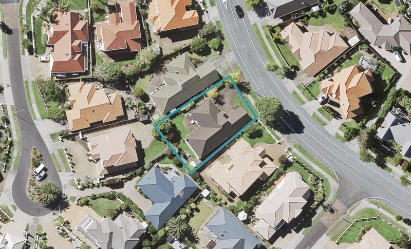 5 Jane Eyre Drive, Somerville, Auckland - Carousel 1