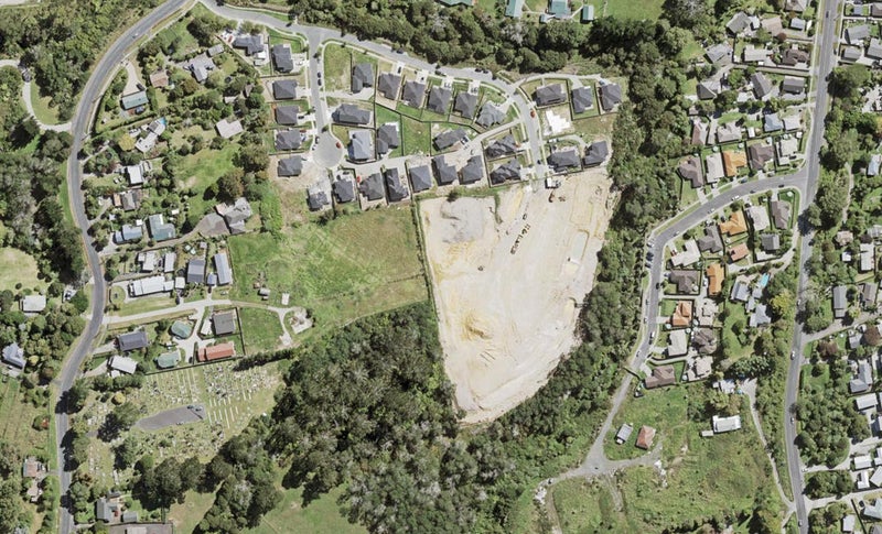 4 Matatika Rise, Swanson, Auckland - Carousel 1