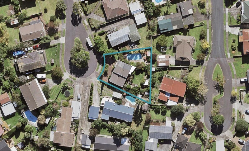 8 Sealand Place, Mangere Bridge, Auckland - Carousel 1