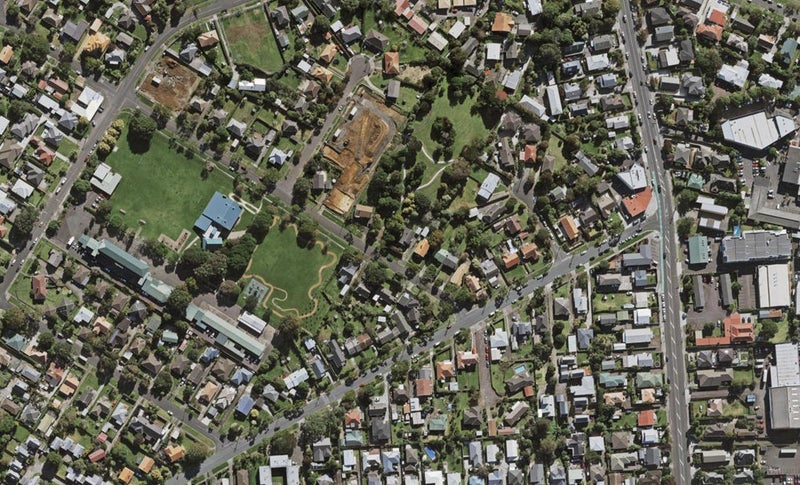 7 Maroa Road, One Tree Hill, Auckland - Carousel 1