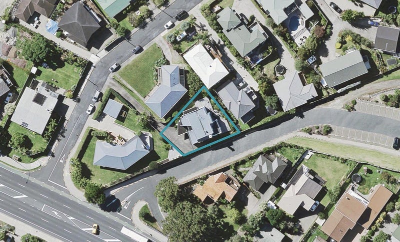 1E Tudor Place, Mairangi Bay, Auckland - Carousel 1
