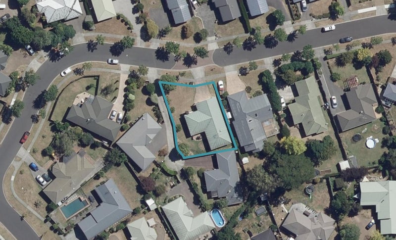 39 Bouverie Crescent, Flagstaff, Hamilton - Carousel 1
