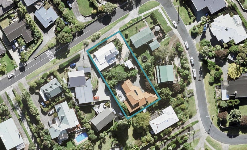 2/35 Rewi Street, Torbay, Auckland - Carousel 1