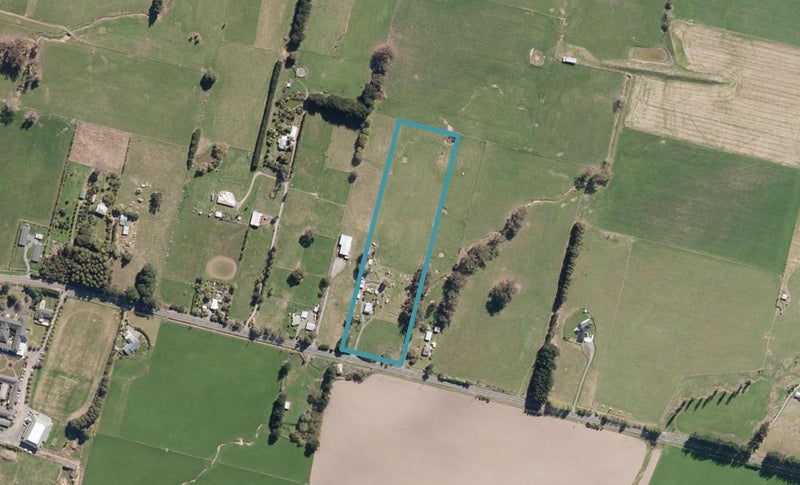 225 Calico Line, Marton - Carousel 1