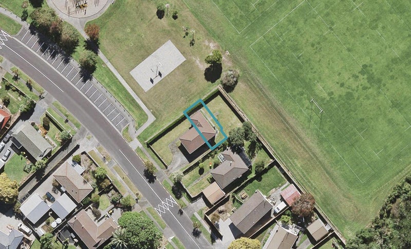 21C Granville Drive, Massey, Auckland - Carousel 1