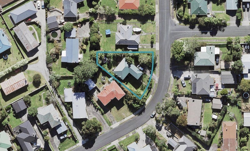 16 Trojan Crescent, New Lynn, Auckland - Carousel 1