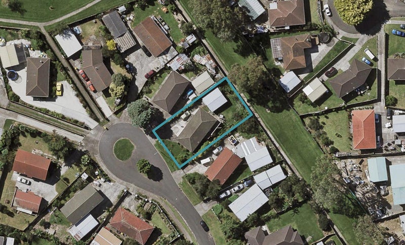 9 Pesaro Place, Clover Park, Auckland - Carousel 1