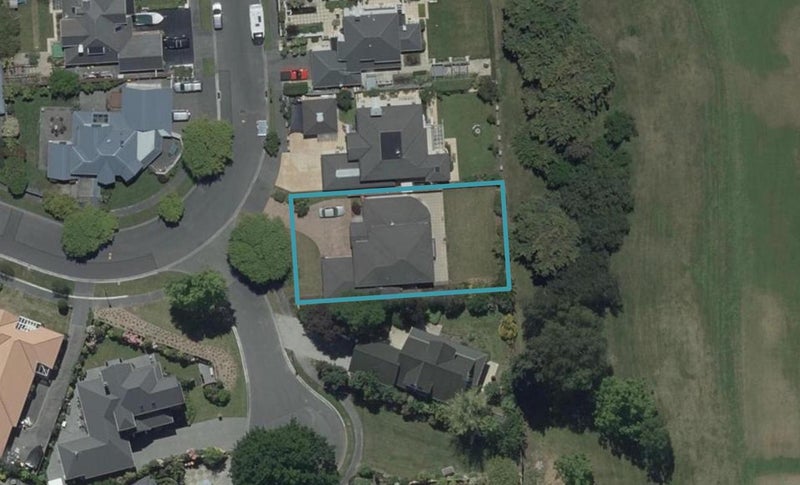 1 Oakmont Green, Shirley, Christchurch - Carousel 1