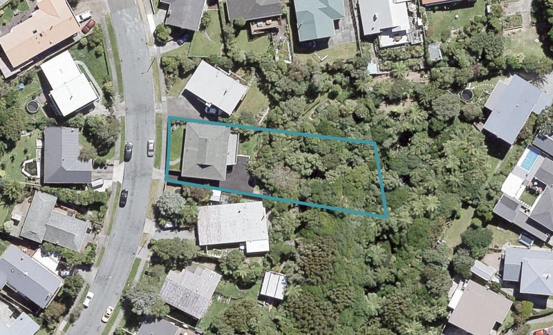 4 Camellia Terrace, Maungaraki, Lower Hutt - Carousel 1