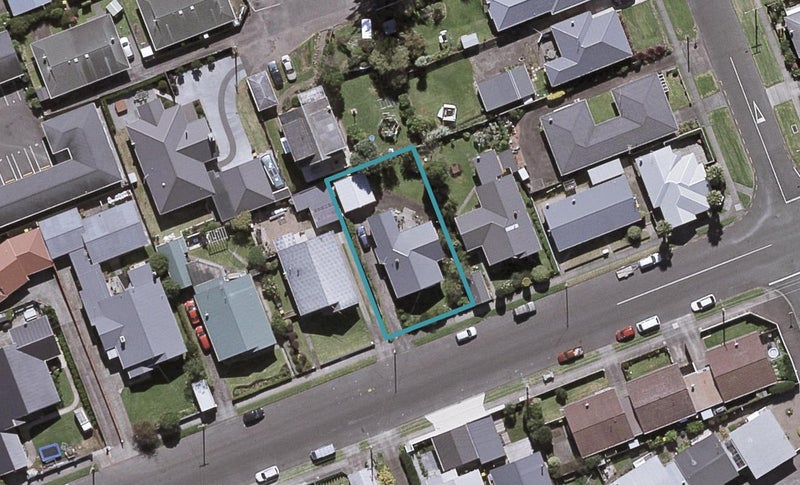 11 Barriball Street, Fitzroy, New Plymouth - Carousel 1