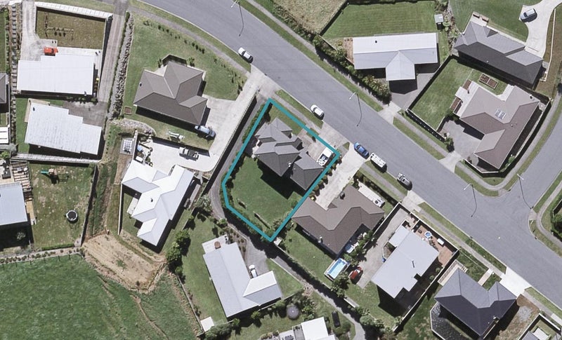 15 Heta Road, Highlands Park, New Plymouth - Carousel 1