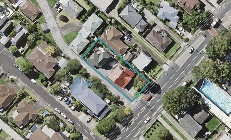 2/79 Shakespeare Road, Milford, Auckland - Carousel 1