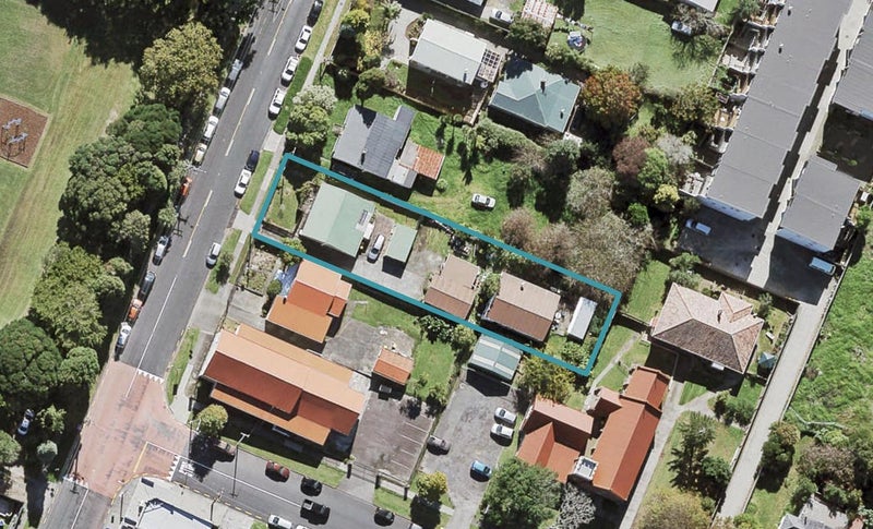 18 Hutchinson Avenue, New Lynn, Auckland - Carousel 1