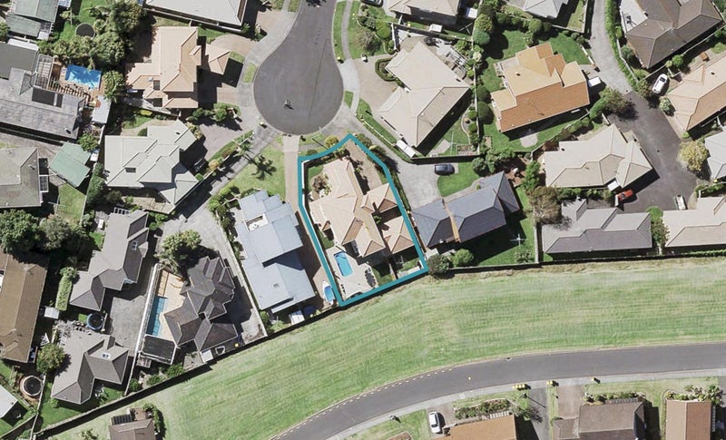 18 Driscoll Place, Farm Cove, Auckland - Carousel 1