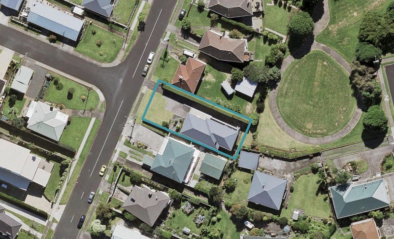 10 Shortt Avenue, Mangere Bridge, Auckland - Carousel 1