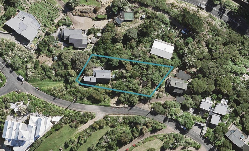 6 Tawa Street, Oneroa, Waiheke Island - Carousel 1