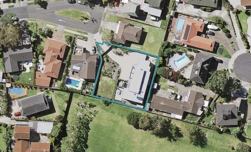 17 Andrea Place, Sunnyhills, Auckland - Carousel 1