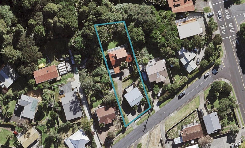 1/5 Coroglen Avenue, Birkenhead, Auckland - Carousel 1