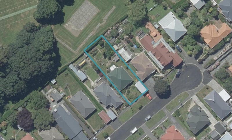 31 Ainslee Place, North East Valley, Dunedin - Carousel 1
