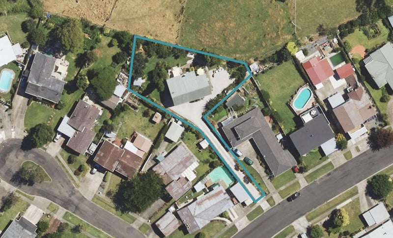 8 Sunvale Crescent, Whataupoko, Gisborne - Carousel 1
