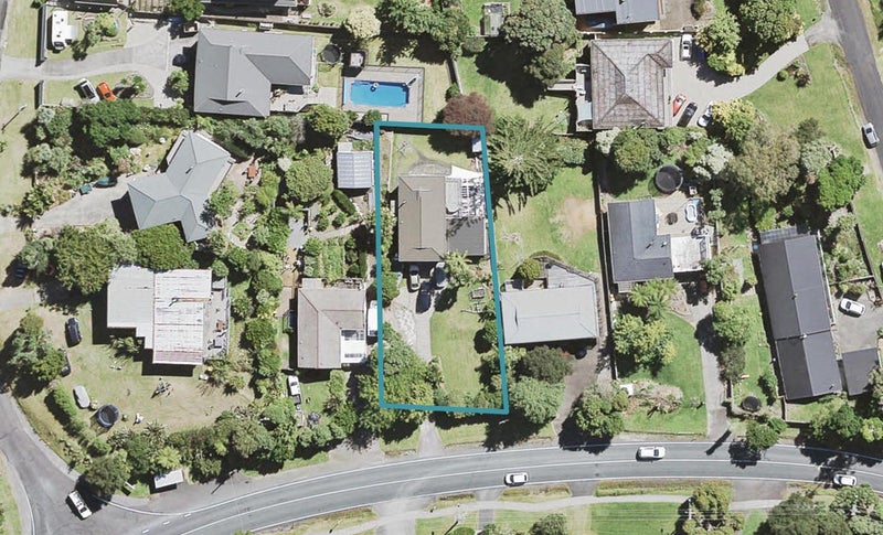 1193 Scenic Drive North, Swanson, Auckland - Carousel 1