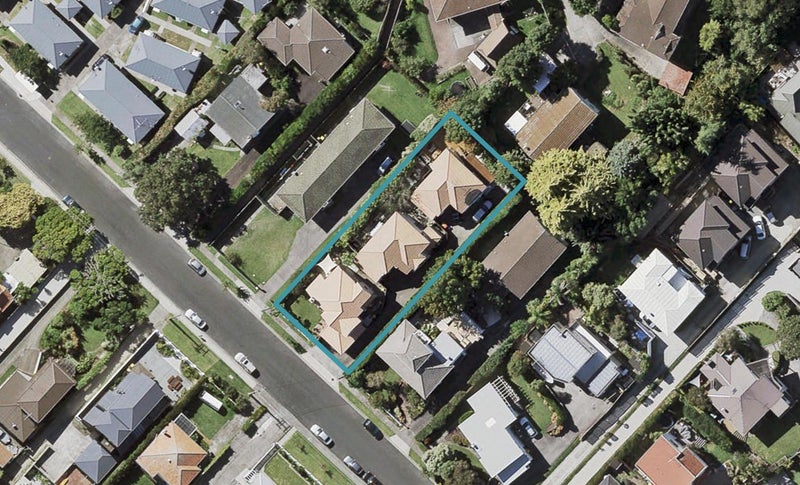 3/9 DALLINGHOE CRES, Milford, Auckland - Carousel 1