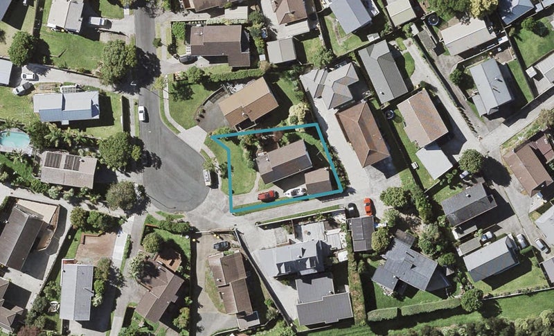 8 Seaglen Place, Botany Downs, Auckland - Carousel 1