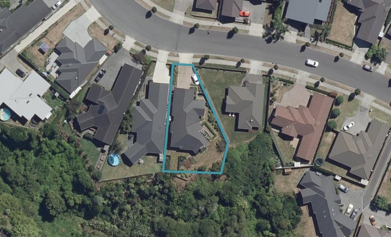 152 Saint James Drive, Huntington, Hamilton - Carousel 1