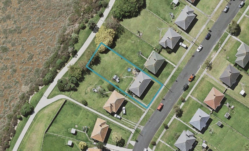 29 Hillary Crescent, Belmont, Auckland - Carousel 1