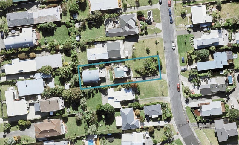 2/11 Sealy Road, Torbay, Auckland - Carousel 1