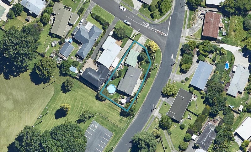 2 Crombie Street, Bellevue, Tauranga - Carousel 1