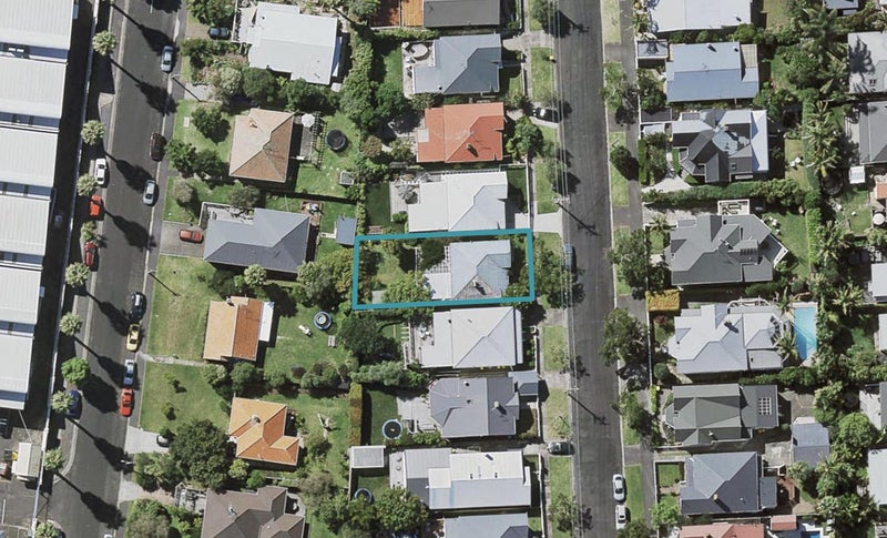 33 Kiwi Road, Stanley Point, Auckland - Carousel 1