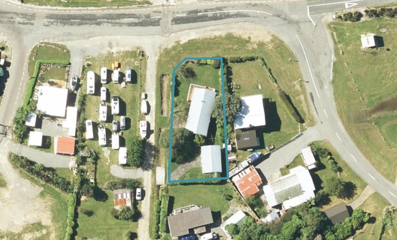 3 Harbour View Road, Ōkiwi Bay - Carousel 1