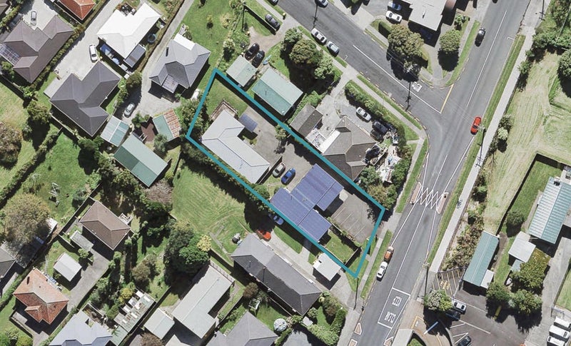 2/4 Archibald Road, Kelston, Auckland - Carousel 1