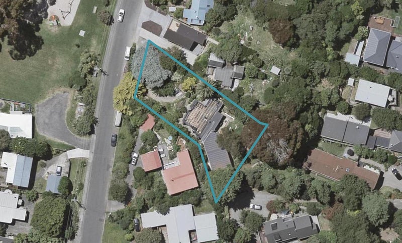 35 Tennis Court Road, Raumati South, Paraparaumu - Carousel 1