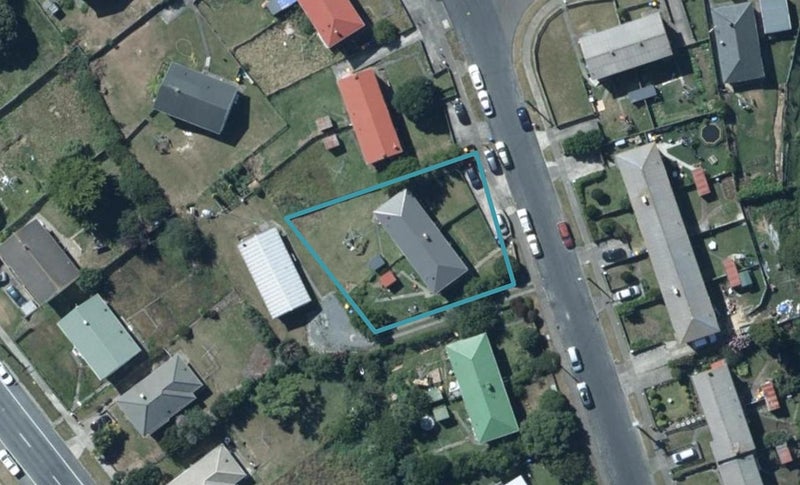 70 Hereford Street, Cannons Creek, Porirua - Carousel 1