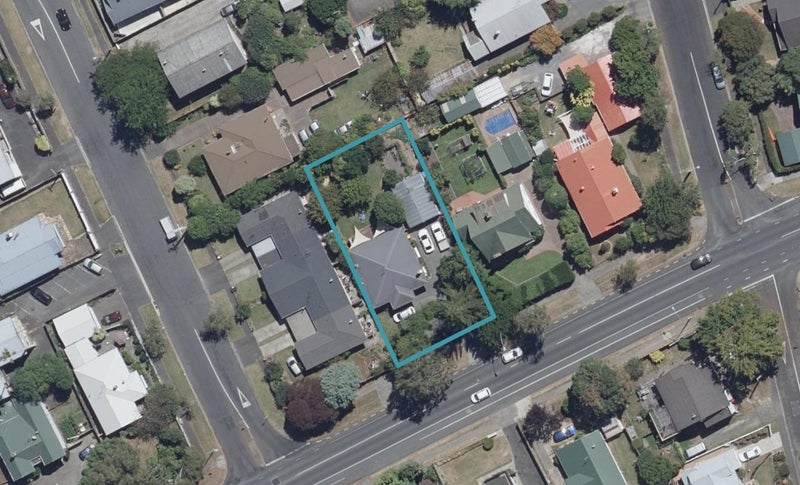 33 Te Aroha Street, Hamilton East, Hamilton - Carousel 1