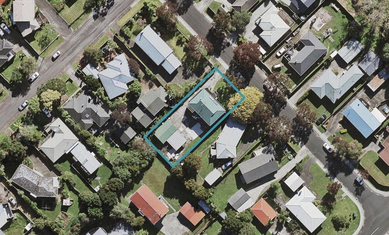 8 Lynden Avenue, Hillcrest, Auckland - Carousel 1