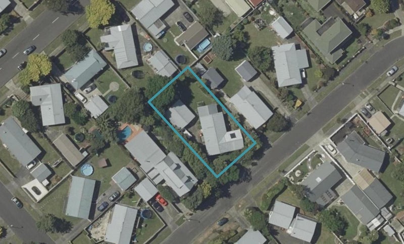 7 Rosedale Crescent, Cloverlea, Palmerston North - Carousel 1