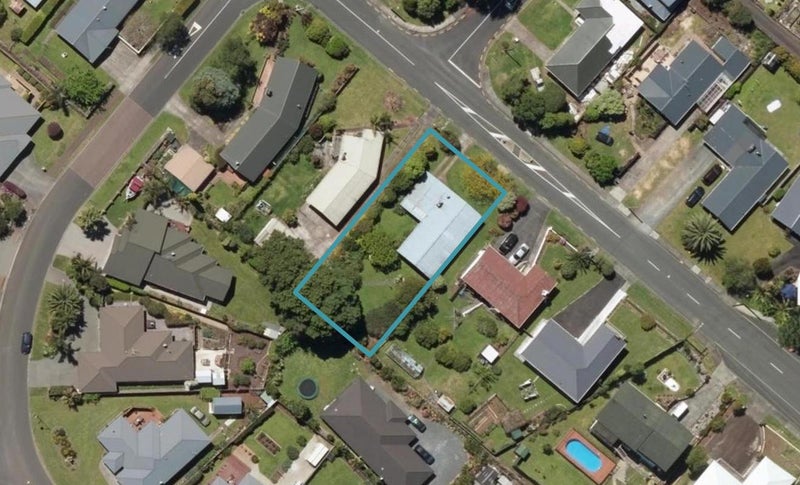 11 Te Puia Street, Kamo, Whangarei - Carousel 1