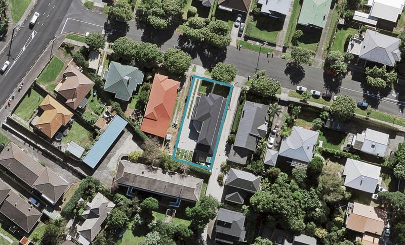 6 Bournemouth Avenue, Sandringham, Auckland - Carousel 1