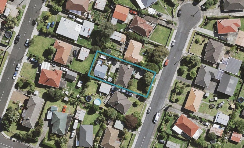 2 Serjeant Street, Henderson, Auckland - Carousel 1
