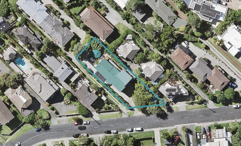 2/14 Castor Bay Road, Castor Bay, Auckland - Carousel 1