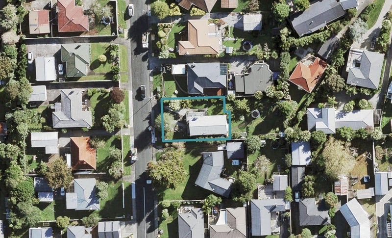 5A Gill Avenue, Te Atatu Peninsula, Auckland - Carousel 1