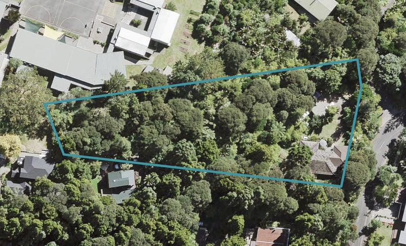 22 Sylvan Valley Avenue, Titirangi, Auckland - Carousel 1