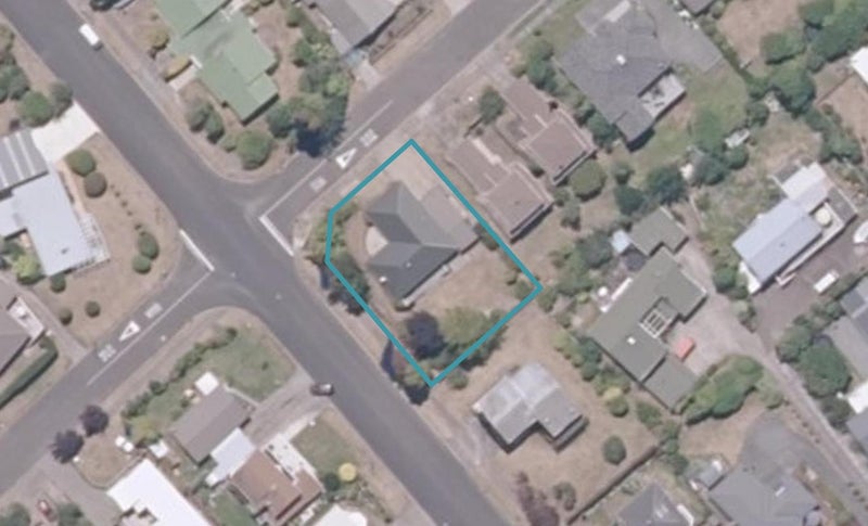 8 Reeves Road, Acacia Bay, Taupo - Carousel 1