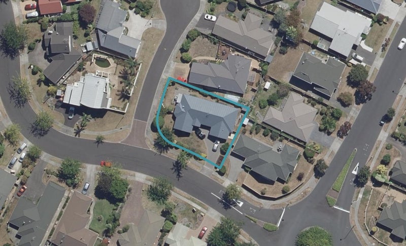 4 Montrose Crescent, Huntington, Hamilton - Carousel 1