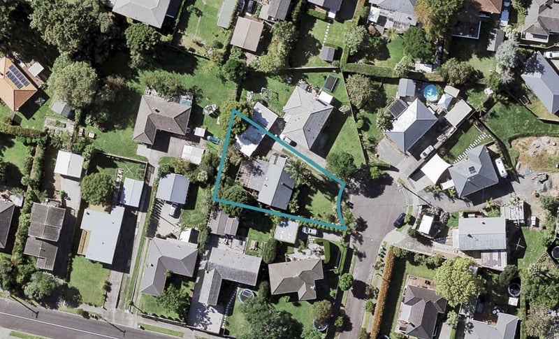 4 Henslowe Place, Glen Innes, Auckland - Carousel 1